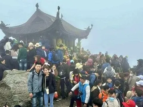 Quảng Ninh: Đón hơn 800.000 lượt du khách trong 5 ngày Tết