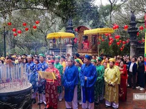 "Biển người" đổ về xem lễ hội Gióng 2024