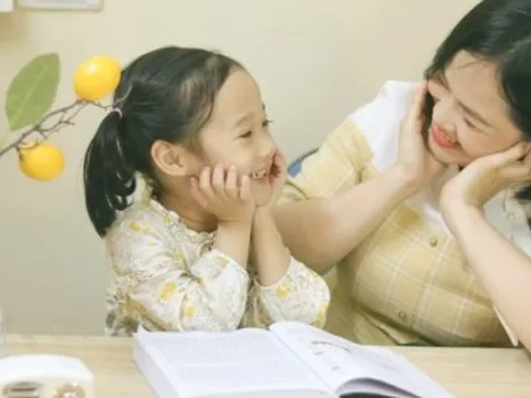 Mẹ Hà Nội dạy con về tiền cực hay: Nhìn cách con gái chị tự xử lý tiền lì xì năm nay, nhiều phụ huynh khen nức nở