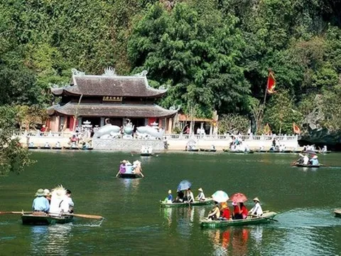 Thủ tướng: Cán bộ, công chức tuyệt đối không đi lễ hội trong giờ hành chính