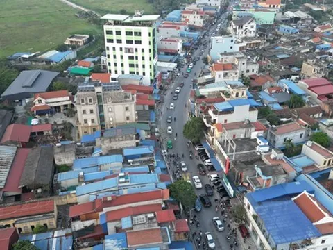 Trước đêm họp, con đường đến chợ Viềng ùn ứ kéo dài