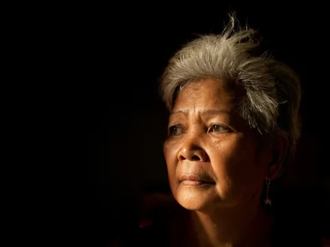 "Nếu để lộ chuyện, con tôi sẽ tự tử": Cụ bà 73 tuổi quyết chuyển 4 tỷ cho kẻ lừa đảo thì bất ngờ xảy ra