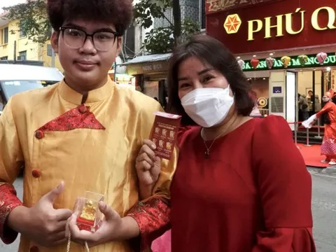 "Thiếu gia quận Đống Đa" mua vàng từ năm 3 tuổi, chị mẹ có thâm niên tích trữ vàng khi mới tròn 20