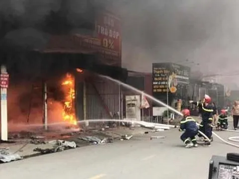Cháy lớn tại siêu thị điện máy ở Hải Phòng