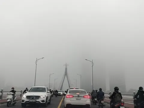 Sương mù dày đặc bất ngờ xuất hiện ở Đà Nẵng