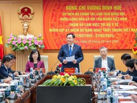 Chủ tịch Quốc hội Vương Đình Huệ thăm và làm việc tại Bộ Y tế