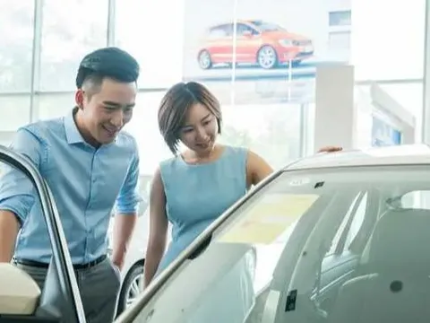 Cặp vợ chồng trẻ quyết định mua ô tô và tiếp tục thuê nhà ở mặc dù bị bố mẹ phản đối kịch liệt