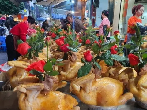 “Đột nhập” khu “chợ nhà giàu” nức tiếng phố cổ Hà Nội ngày rằm tháng Giêng