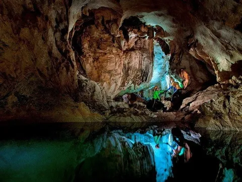 Khám phá vẻ đẹp huyền bí của hang Chà Lòi ở Quảng Bình