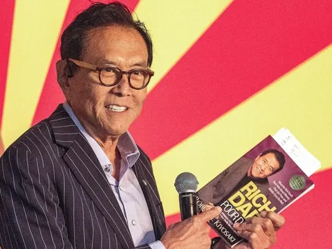 ‘Khoảnh khắc nhận lương, bạn đã bị sập bẫy cái nghèo’: Lời khuyên thấm thía của tác giả ‘Cha giàu, cha nghèo’ cho những ai muốn làm giàu
