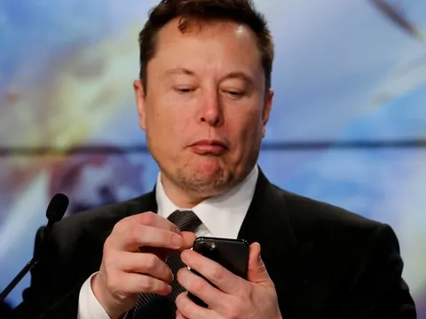 Vì sao iPhone đẳng cấp như thế mà nhiều tỷ phú công nghệ lại chọn dùng điện thoại Android "kém sang"?