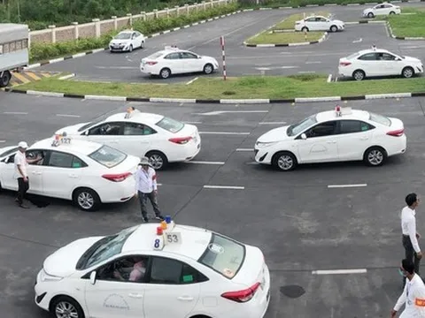 Hà Nội yêu cầu giữ ổn định phí đào tạo, sát hạch lái xe ô tô