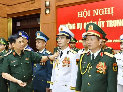 Quân đội có lễ phục mới