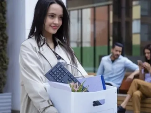 Chi tiêu dè sẻn, cật lực tiết kiệm: Cách GenZ đang cố gắng từng ngày để thoát khỏi “ách áp bức của tư bản"