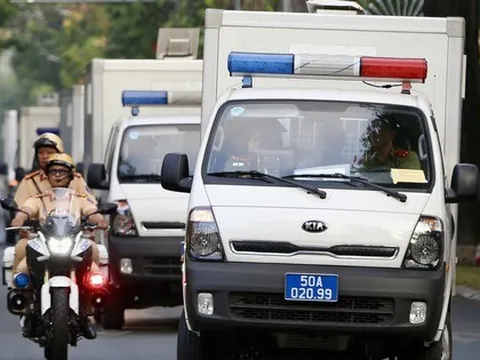 Video: Xe chở bà Trương Mỹ Lan và đồng phạm đã có mặt ở TAND TP HCM