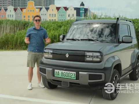 Lái chiếc xe TQ sẽ về Việt Nam đấu VF 3, Youtuber Mỹ thất vọng: "Một chi tiết mang lại cảm giác rẻ tiền"