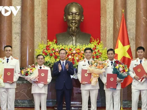 Chủ tịch nước trao quyết định bổ nhiệm 5 Kiểm sát viên VKSND tối cao