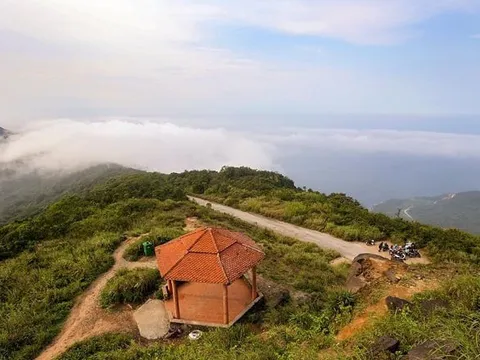 Nơi được mệnh danh là "Nóc nhà Đà Nẵng" được tỉ phú Mỹ ghé thăm, đường lên chỉ dành cho ai tay lái cứng