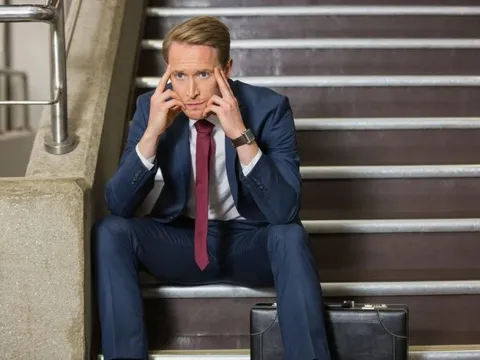 33 tuổi, có hơn 10 năm làm việc, người đàn ông thấy mình không bằng người mới đi làm: Đây là 'bẫy' tai hại, đừng để đến trung niên mới nhận ra