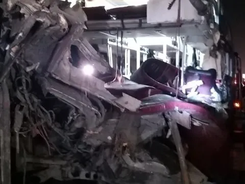 Tai nạn nghiêm trọng trên cao tốc Cam Lộ - La Sơn khiến 2 người chết, 7 người bị thương