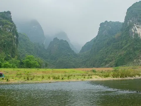 Phát hiện thảo nguyên xanh cách Hà Nội chưa tới 100km, được so sánh như “vịnh Hạ Long trên cạn”