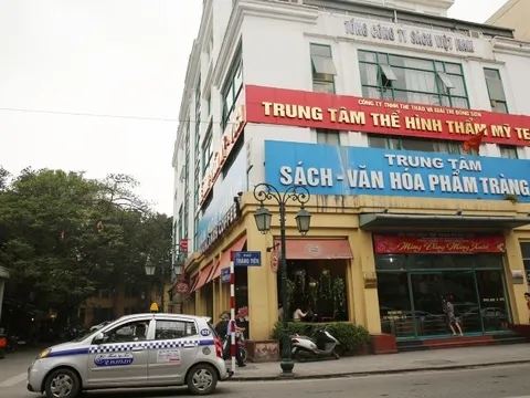 SCIC đấu giá 10% vốn công ty con của Vingroup quản lý loạt bất động sản 'đắc địa' quanh hồ Gươm, cổ phiếu lại nổi sóng