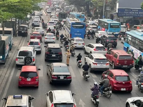 CSGT Hà Nội tăng cường xử lý vi phạm trên các cây cầu dẫn vào nội đô