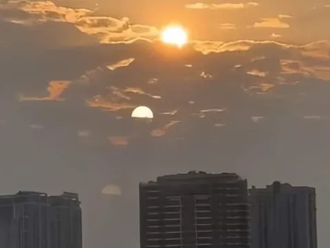 Xôn xao hình ảnh "2 mặt trời" xuất hiện trên bầu trời Hà Nội