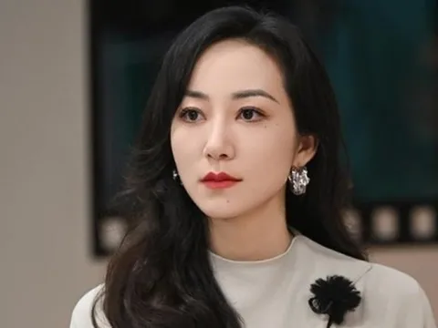 Mỹ nhân "giàu từ trong trứng nước" 20 năm không chịu già, gia thế khủng cỡ nào mà cả showbiz nể sợ?