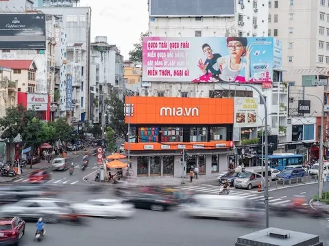 Sau hơn 1 năm trả tiền thuê 700 triệu đồng/tháng, cửa hàng MIA tại Ngã Sáu Phù Đổng treo biển chuyển địa điểm?