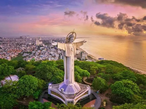 Ba tỉnh Đông Nam Bộ 'trắng' hộ nghèo, thu nhập cao nhất nước, thậm chí 1 tỉnh dự báo có thu nhập bình quân tháng mỗi người hơn 18 triệu
