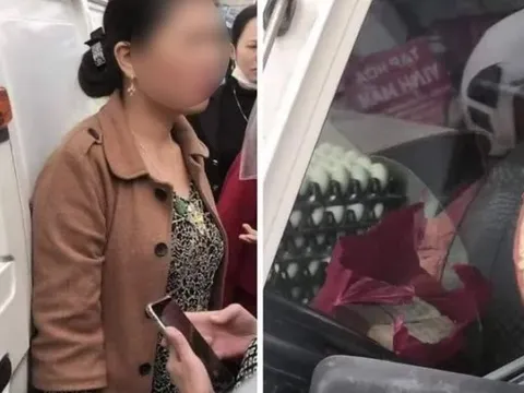 Đang đi giao trứng, người phụ nữ phát hiện có người “ném” 2 tỷ vào ô tô: Sự thật đã được phơi bày