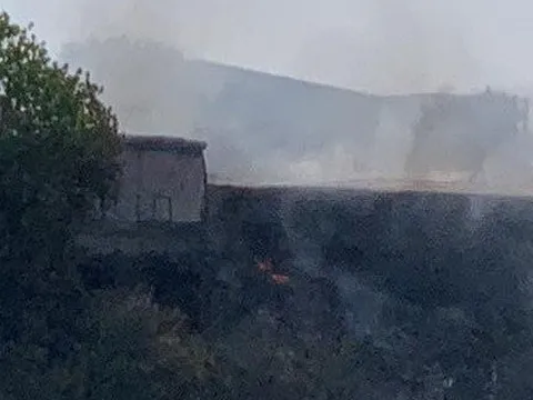 Đồng Nai: Hỏa hoạn thiêu rụi 3 căn nhà làm nghề gia công nệm, mút