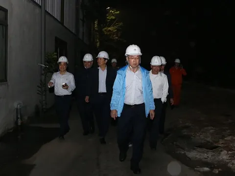 Đêm muộn, 'sếp' EVNNPT vẫn tới công trường 'thúc' nhà thầu chậm tiến độ