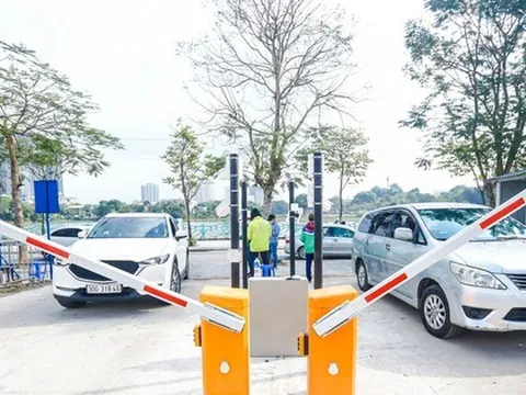 Hà Nội thu phí trông xe không dùng tiền mặt từ 1/4