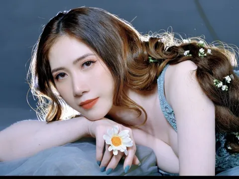 "Hoa hậu bán hàng rong" bất ngờ tuyên bố trở lại làm nghệ thuật sau biến cố mất hết tài sản