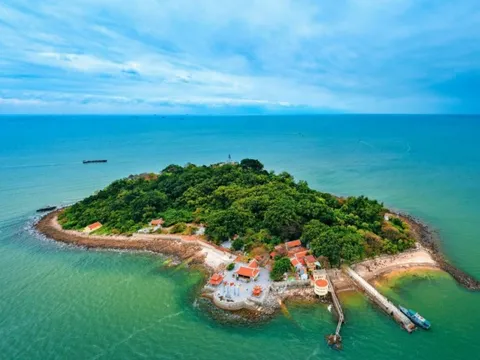 Phát hiện hòn đảo được ví như viên ngọc xanh giữa biển miền Bắc, cách Hà Nội hơn 100km, rộng chỉ hơn 10km2