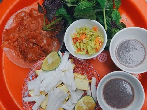 Điểm danh những hàng sứa đỏ huyền thoại ở Hà Nội, bỏ túi ngay để đi ăn không phải chờ "dài cổ"