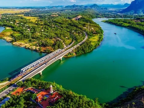 Dòng sông bắt nguồn từ dãy Trường Sơn: Gắn với "tọa độ lửa", chỉ dài 77km nhưng có tới hơn 100 thác nước