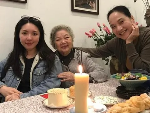 NSND Lê Khanh hé lộ loạt ảnh hiếm với con gái và tâm sự cảm xúc lần đầu làm mẹ