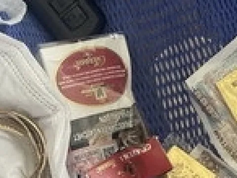 Bắt nhóm đối tượng dàn cảnh rơi vàng giả để cướp vàng thật