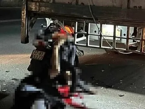 Tông vào xe tải đang đậu bên đường, 2 thanh niên thiệt mạng