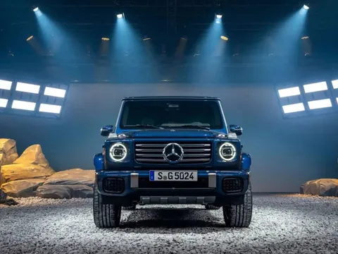 Mercedes G-Class 2024 ra mắt: Rất khó phân biệt nếu chỉ nhìn từ bên ngoài, nội thất lột xác, vẫn là hàng hot được giới nhà giàu Việt săn đón