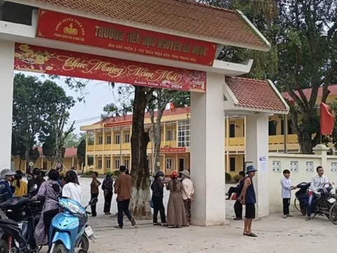 Thanh Hóa: Nhiều phụ huynh cho con nghỉ học để phản đối chuyển trường
