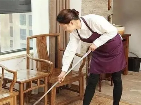 Tuyển giúp việc cho gia đình 7 người, đại gia Trung Quốc đưa ra mức lương gần 70 triệu/tháng với loạt yêu cầu "khó đỡ" gây tranh cãi, cộng đồng mạng ngán ngẩm: “Lương tiền tỷ mới chịu làm”