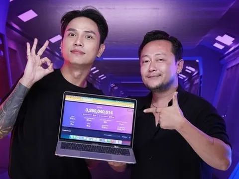 1000 chai nước hoa của Mỹ Tâm “bốc hơi” chỉ sau 1 phiên livestream của đạo diễn điển trai, người xem choáng ngợp vì không gian siêu thực như ở ngoài vũ trụ