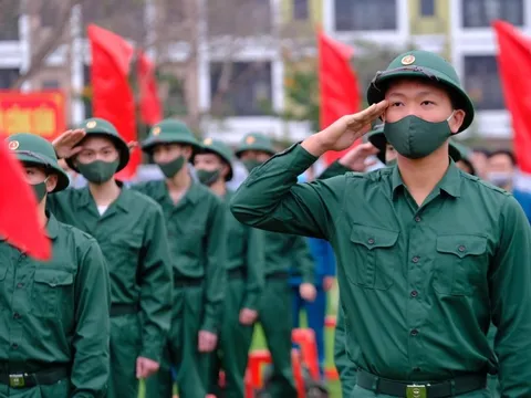 Bộ Quốc phòng nói gì về lý do tạm hoãn gọi nhập ngũ người trúng tuyển đại học?