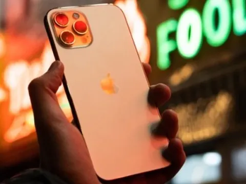 Hàng triệu người dùng iPhone đang cầm điện thoại sai cách!