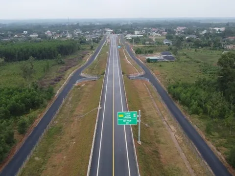 2 địa phương phản đối việc cấm xe khách đi vào cao tốc Cam Lộ - La Sơn