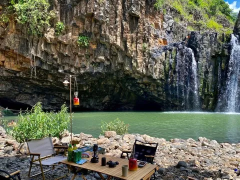 Phát hiện thác nước hùng vĩ như trên phim ở tỉnh miền Trung, rất gần điểm du lịch nổi tiếng mùa hè